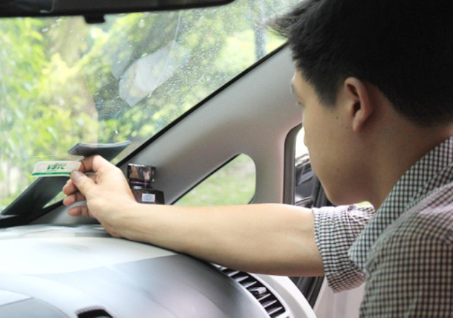 dán thẻ thu phí không dừng