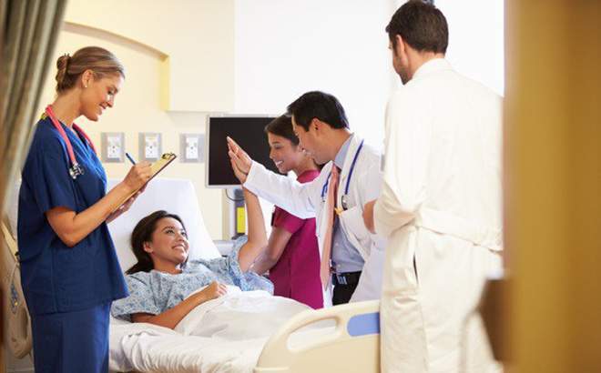 Có nên mua bảo hiểm bệnh hiểm nghèo AIA không?