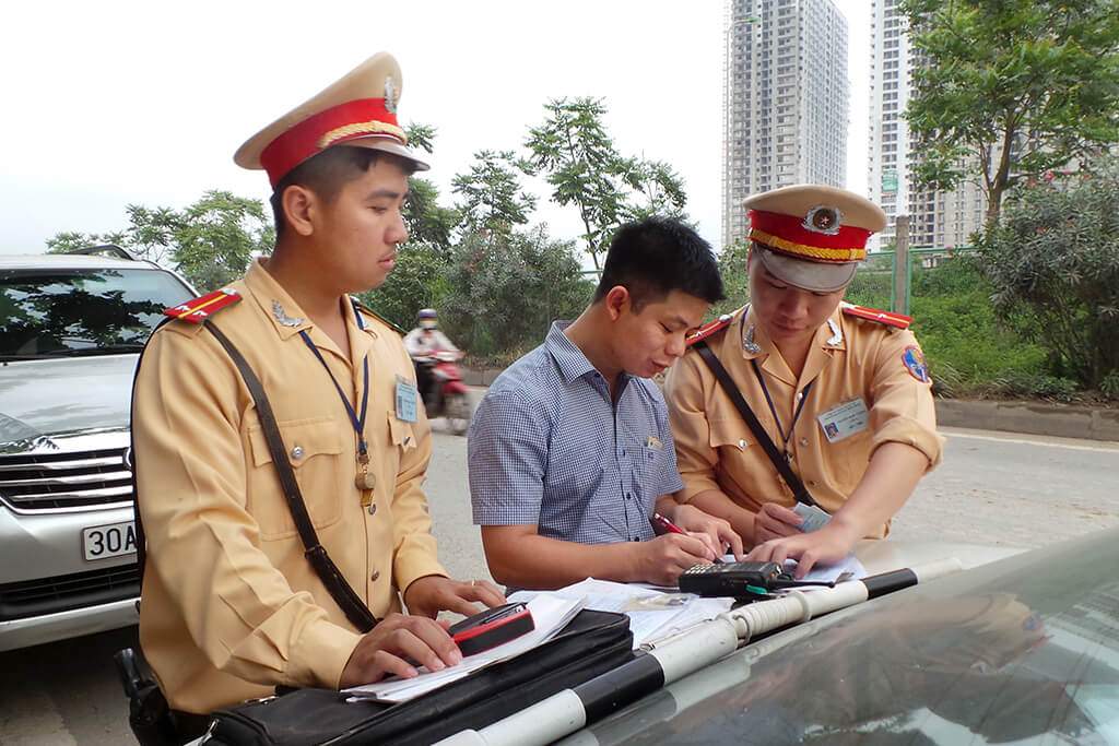 Lỗi hết hạn bảo hiểm ô tô có bị xử phạt không?