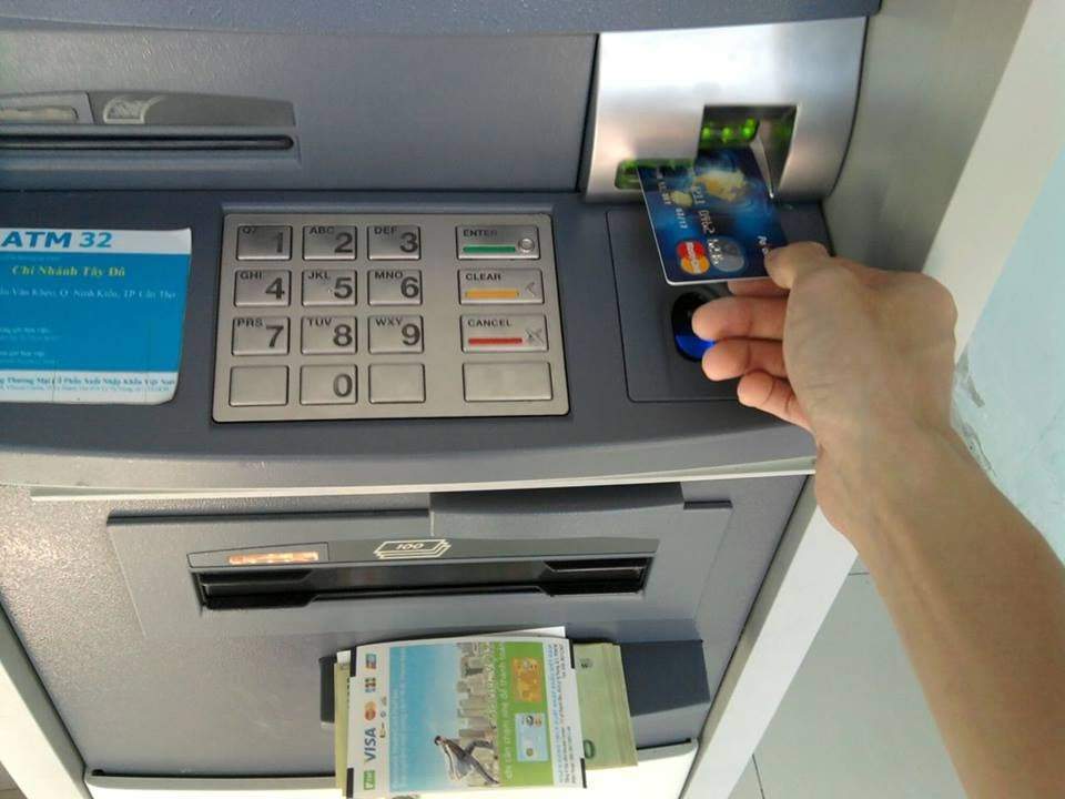 Nên rút tiền từ thẻ Visa bằng cách nào?