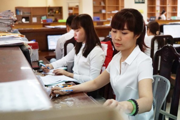 Bãi bỏ hàng loạt quy định liên quan đến cán bộ, công chức