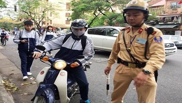 bao nhiêu tuổi được chạy xe máy 50cc