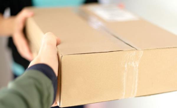 Xử phạt công ty chuyển phát không bọc lại bưu gửi bị rách vỏ