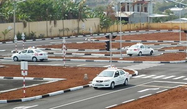 cấm mang điện thoại khi sát hạch cấp giấy phép lái xe