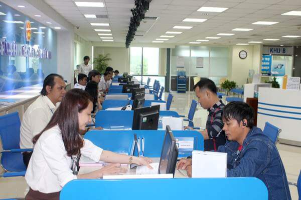 cán bộ công chức đang thi hành công vụ không bị xử phạt