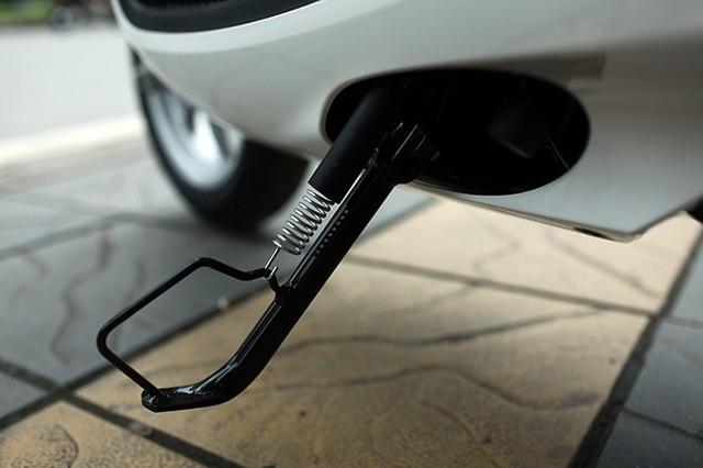 khong gat chan chong xe may