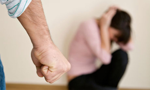 Phụ nữ nên làm gì khi bị chồng đánh?