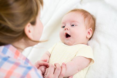 Con khai sinh mang họ mẹ được không?
