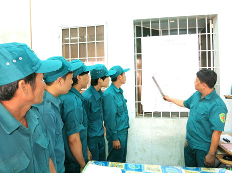 Thêm trường hợp công chức xã chỉ cần bằng trung cấp theo Luật Dân quân tự vệ