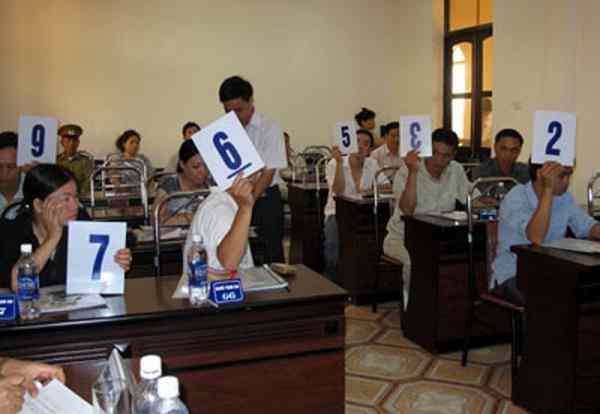 Công khai thông tin lô cổ phần kèm nợ