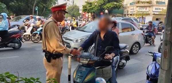 csgt không phải chào người say rượu