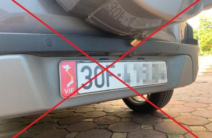 Mức phạt với ô tô dán bản đồ Việt Nam không có Hoàng Sa, Trường Sa