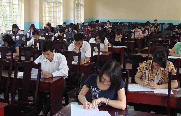 Đang là viên chức có được thi tuyển công chức không?