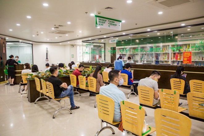 Dỡ bỏ giãn cách tại khu vực chờ khám ở các bệnh viện