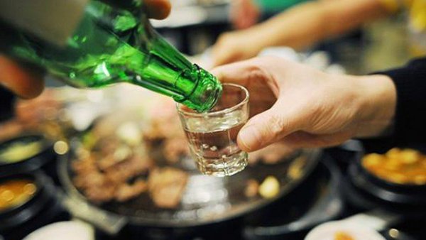 Cấm rủ rê, ép buộc người khác uống rượu, bia