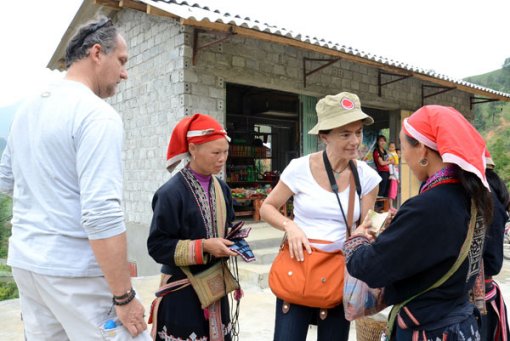 Ép khách du lịch mua hàng