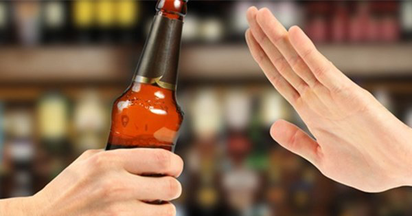 Ép rượu người khác