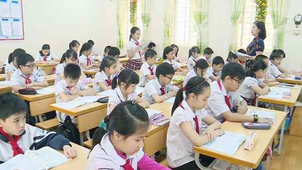 giáo viên trực ở trường