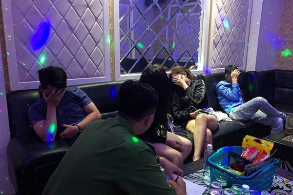 khách sử dụng ma túy