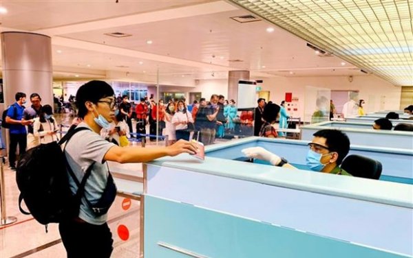 Mọi trường hợp đi qua Hàn Quốc đều phải khai báo y tế