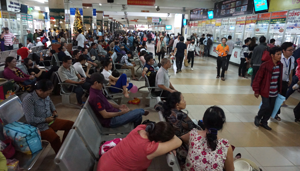 không bán vé tàu, xe tết cho người cao tuổi bị phạt tiền