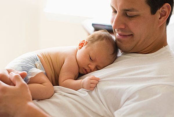 chưa đăng ký kết hôn con khai sinh có được mang họ cha không