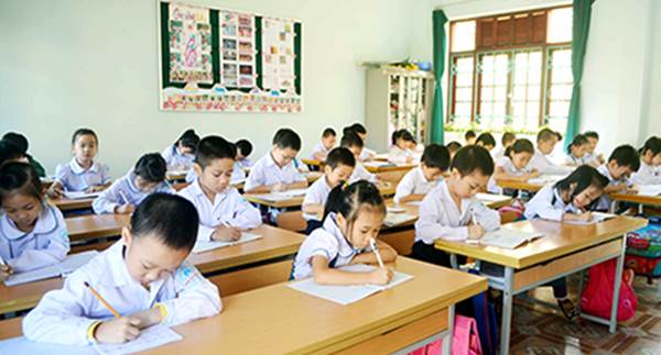 không lợi dụng tài trợ giáo dục để ép đóng tiền