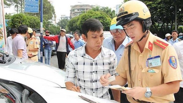Không mang giấy tờ xe bị phạt bao nhiêu 2020?