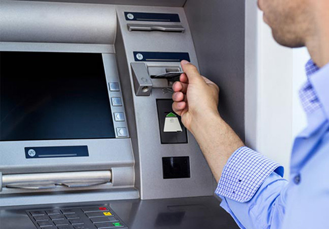 Kiểm tra số dư tài khoản qua cây ATM