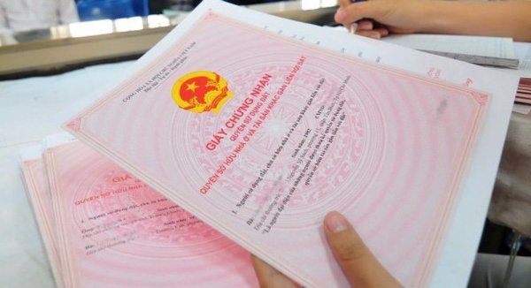 Kiểm tra việc thu hồi Giấy chứng nhận quyền sử dụng đất đã cấp