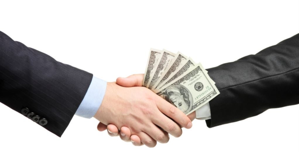 Hành vi bị coi là lợi dụng chức vụ quyền hạn