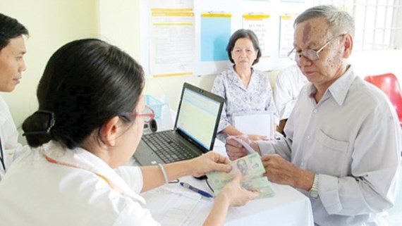 Lương hưu thay đổi thế nào khi lương cơ sở, lương tối thiểu vùng tăng?