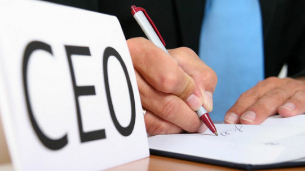 mot nguoi co the lam giam doc tai nhieu cong ty