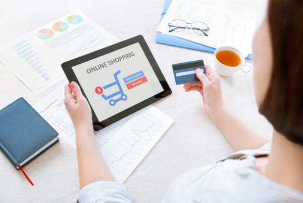 Công an mua bán online trong giờ làm việc có thể bị kỷ luật