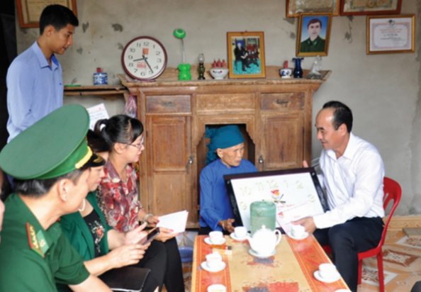 Người có công thuộc hộ nghèo