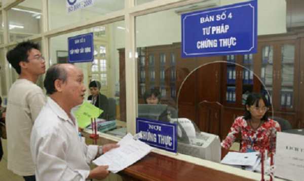 người thực hiện chứng thực