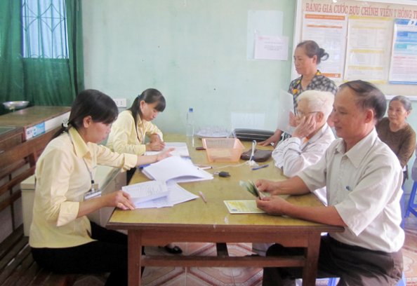 Nhân viên bưu điện xã