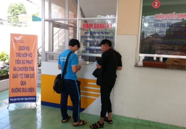 nộp phạt vi phạm giao thông qua bưu điện