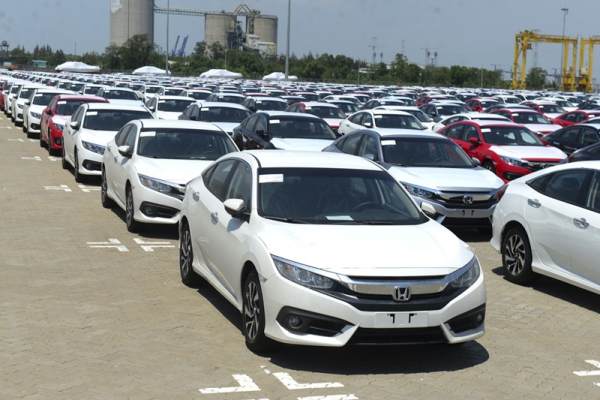 Chỉ nhập ô tô dưới 16 chỗ về Việt Nam qua 5 cửa khẩu