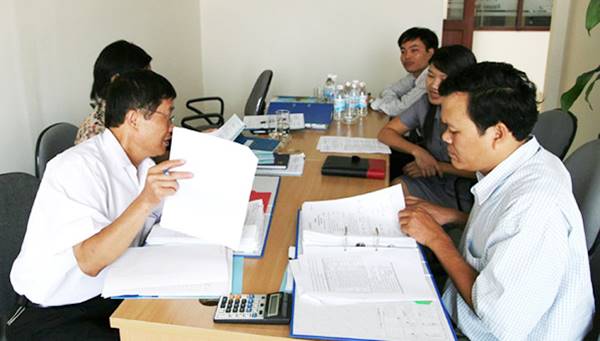 Phân biệt điều động và biệt phái công chức