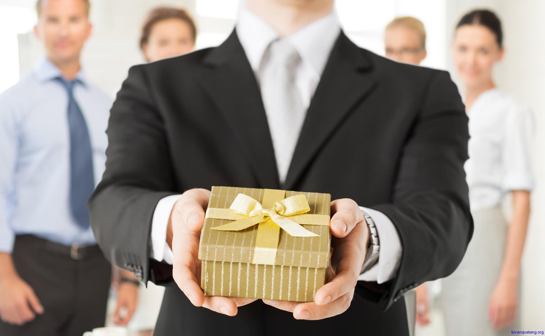 3 trường hợp công chức được nhận quà biếu mà không phạm luật