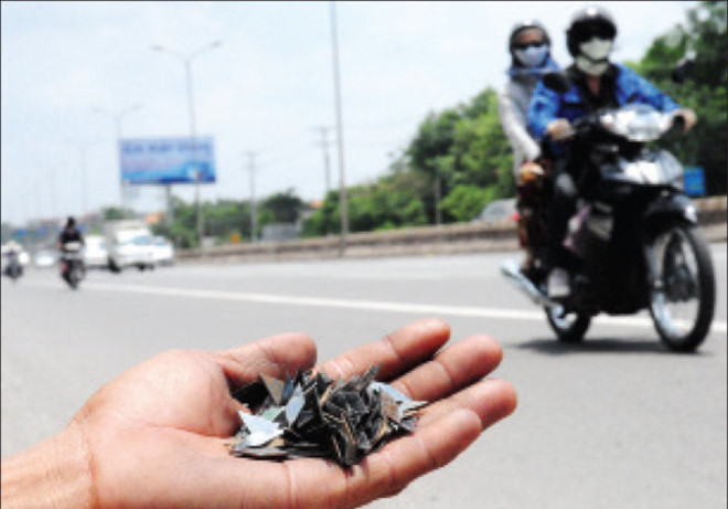 Mức phạt nào cho người rải đinh ra đường?