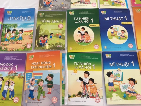 hêm sách giáo khoa lớp 1 mới