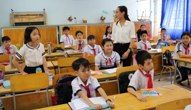 Công đoàn TP. HCM tặng quà Tết 2021 cho giáo viên gặp khó khăn