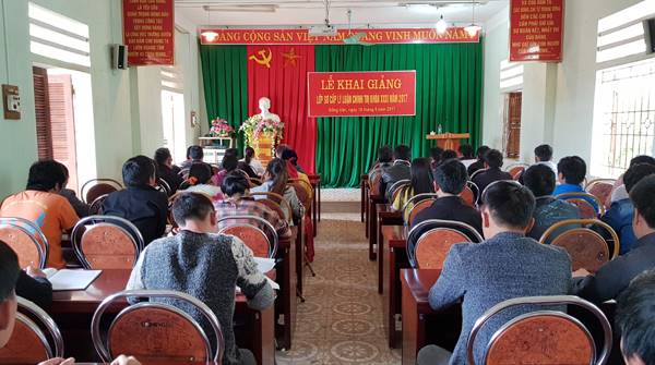 cơ cấu bộ máy Trung tâm chính trị huyện
