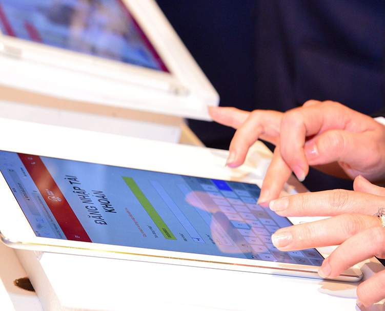 thebank_tuvanvienbaohiemaiaquanlykhachhangdedangvoicongnghehiendai_1506652331