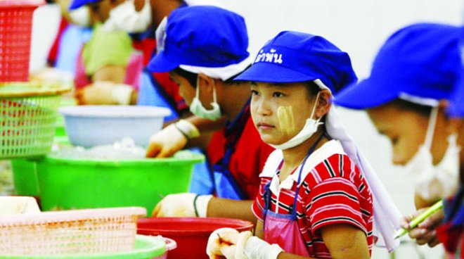 thuê trẻ dưới 15 tuổi làm việc