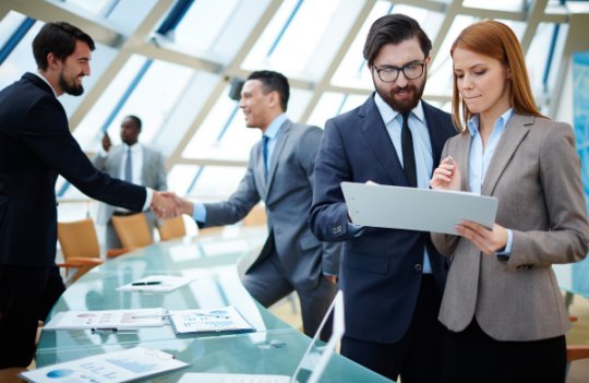 Tổ chức nước ngoài có được tự tuyển lao động?