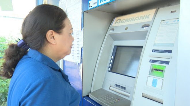 Hà Nội: Đẩy mạnh trả lương hưu, trợ cấp BHXH qua thẻ ATM