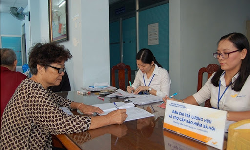 Dịch Covid-19: Chi trả lương hưu qua bưu điện